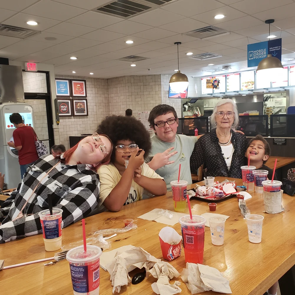 Meet The Posher - Picture 5 of 5